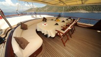 Gulet DEAR LILA - Aft Deck and Al Fresco Dining table